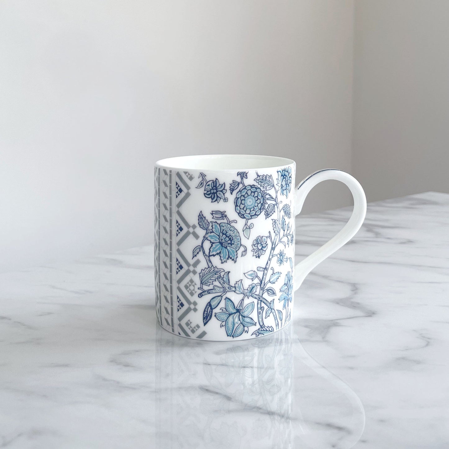 Large Fusion Mug - Camelia