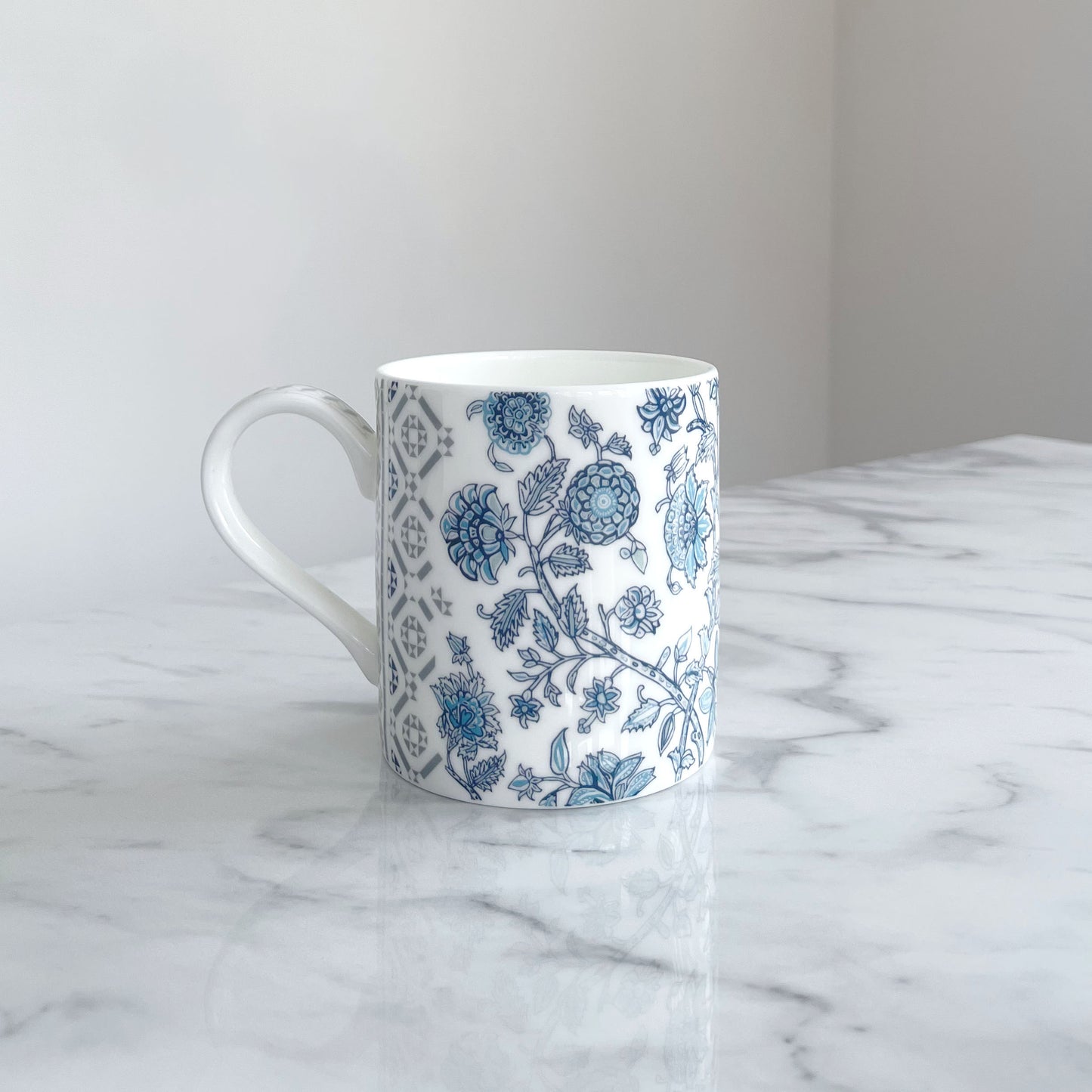 Large Fusion Mug - Camelia