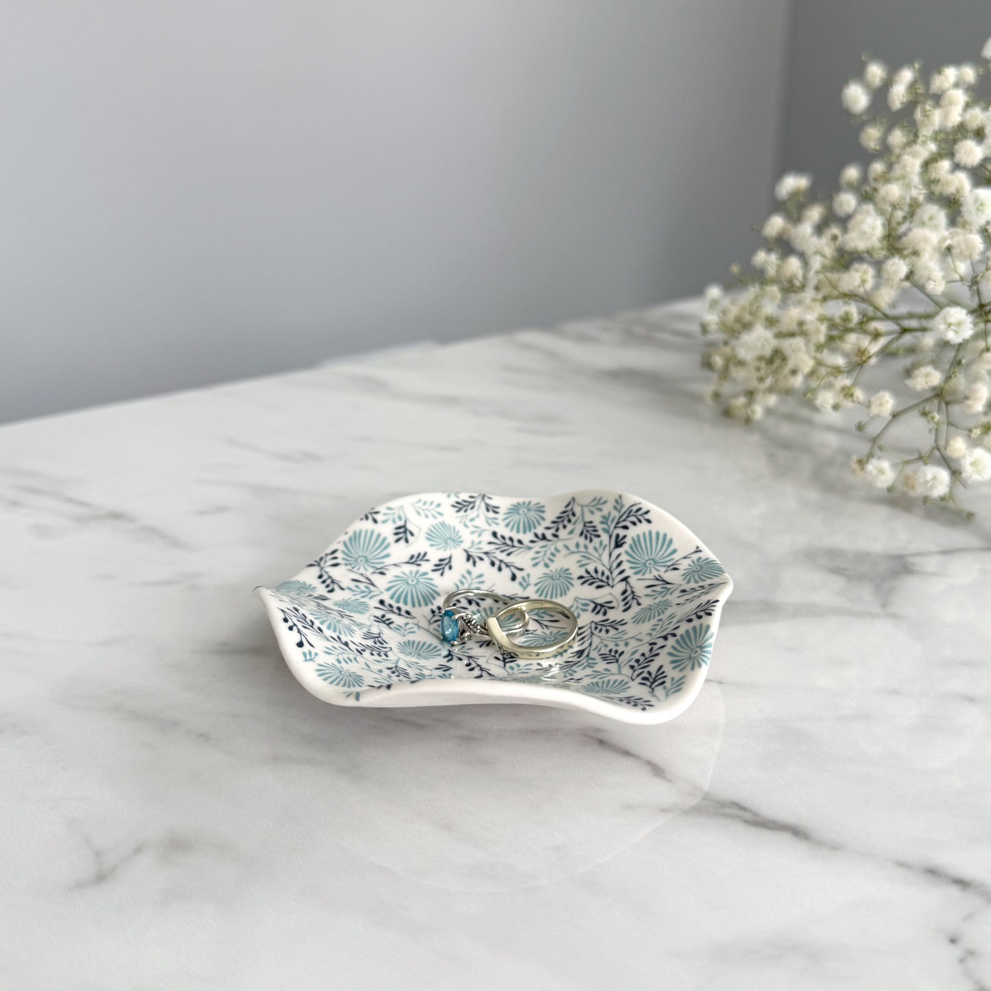 Small Porcelain Jewellery/Trinket Dish - Daisy Print